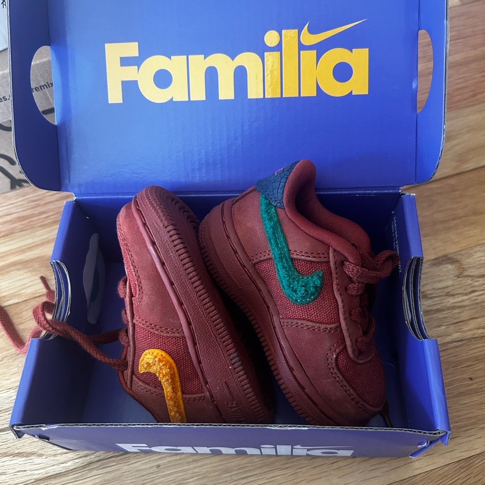 Nike Air Force lows size 4c familia